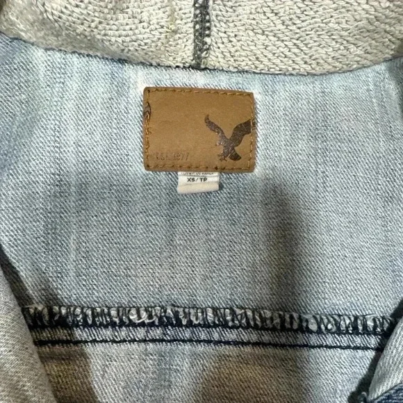 American Eagle Jean jacket with hoody attached. XsmLl - Picture 3 of 4